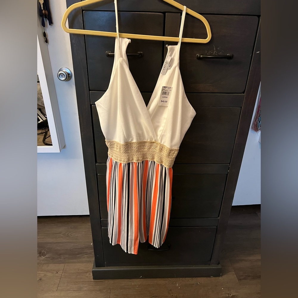 Beautiful romper with crochet accent at the waist - brand new - juniors LG